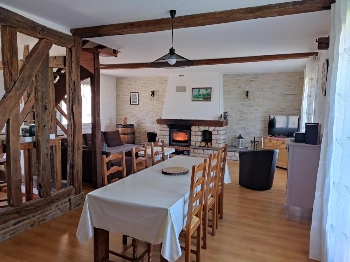 Les Fortelles Chatillon-sur-Broue Exterior foto