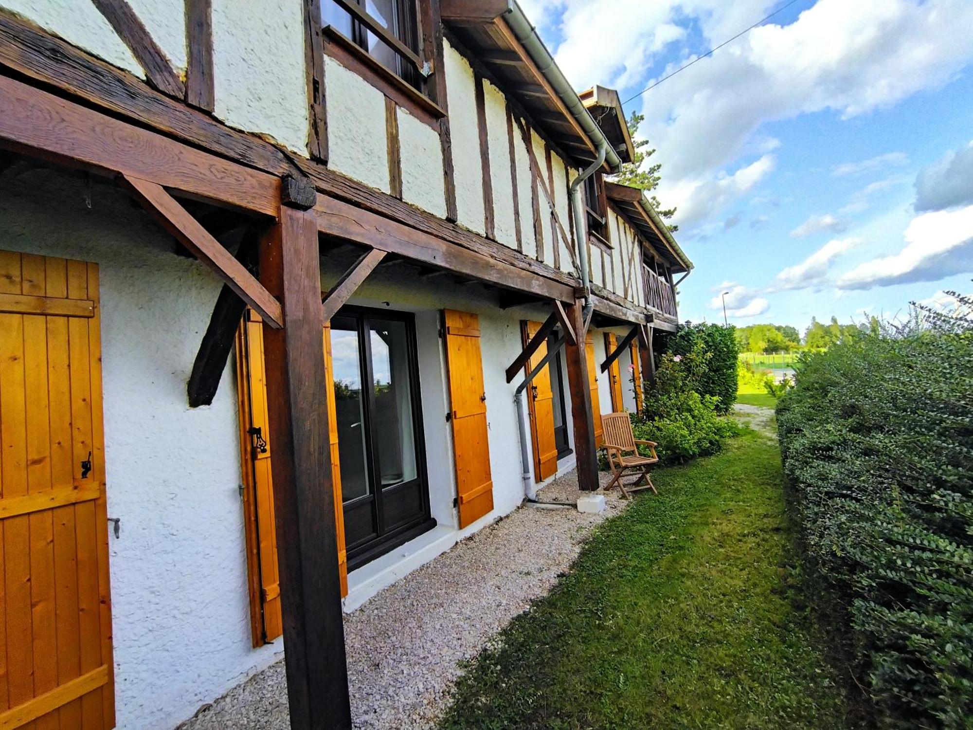 Les Fortelles Chatillon-sur-Broue Exterior foto